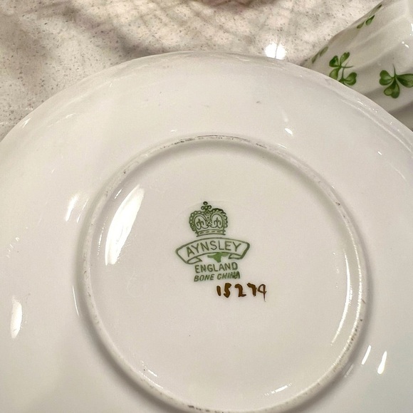 Shamrock White (Swirl Rim)
by AYNSLEY, JOHN - Picture 5 of 6